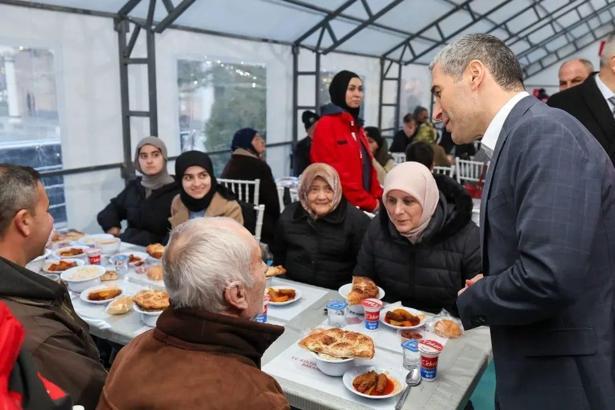 Vali Aktaş vatandaşla iftar yaptı