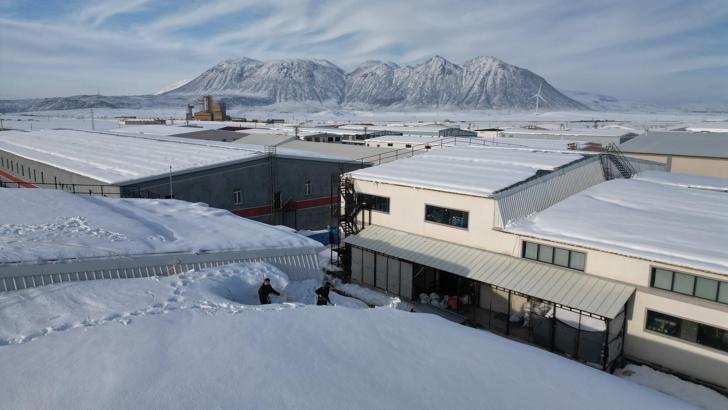 Bitlis’te tekstilciler kardan dolayı güneş panellerini kullanamıyor