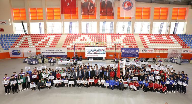 Ünilig Bilek Güreşi Türkiye Şampiyonası Burdur'da başladı