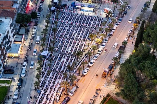 Ramazanın bereketi Turgutlu'da paylaşıldı