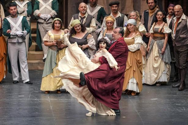 Mart ayında sahnenin ritmi durmuyor