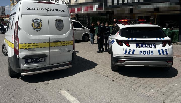 Husumetlisini pastanede öldüren sanığa 10, ağabeyine 6 yıl 8 ay hapis cezası