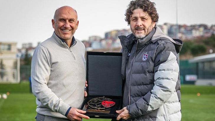 Trabzonspor Teknik Direktörü Fatih Tekke’ye TFF’den sosyal sorumluluk ödülü