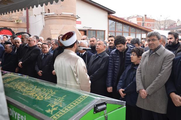 HSK Başkanvekili Aydoğdu'nun eşinin cenazesi Sivas'ta toprağa verildi