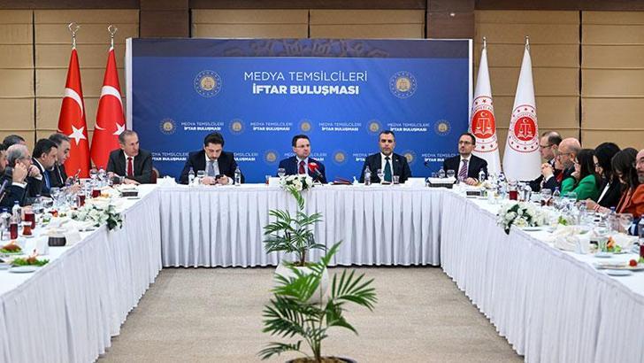 Bakan Gürlek, medya temsilcileri ile iftarda bir araya geldi