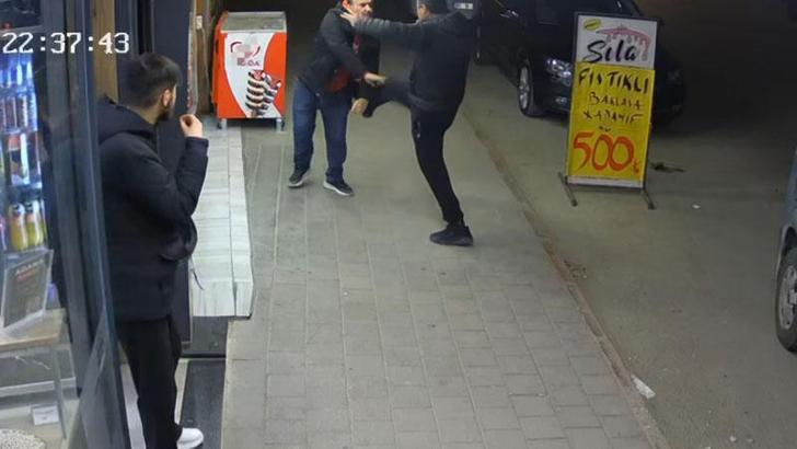 Adana'da yumruklu-tekmeli kavga kamerada