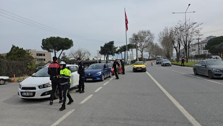 Bursa'da ramazan tedbirleri kapsamında trafik uygulaması yapıldı