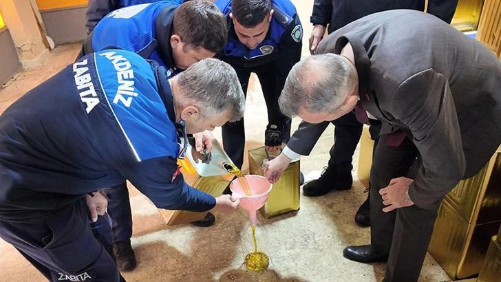 Mersin'de depoda 4,5 ton sahte zeytinyağı ele geçirildi