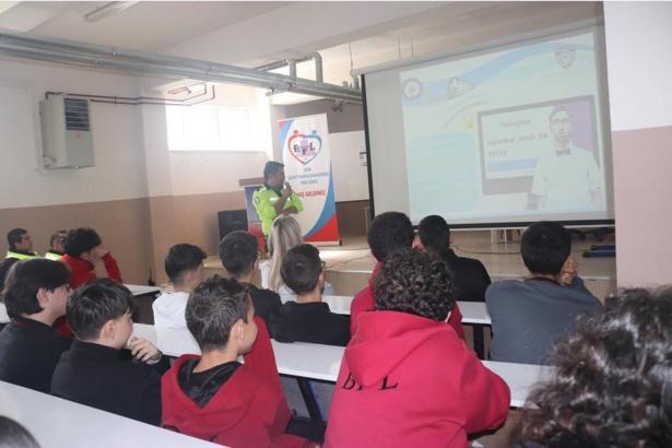 Bor’da 605 öğrenciye güvenlik ve teknoloji bilinci eğitimi