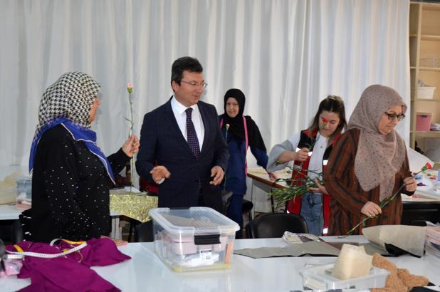 Kaymakam Şahin Kadınlar Günü'nü kutladı