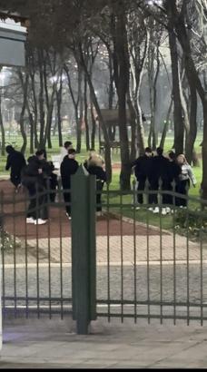 İstanbul - Kağıthane'de lise öğrencilerinin tekmeli yumruklu kavgası: Seni mermi manyağı yapacağım