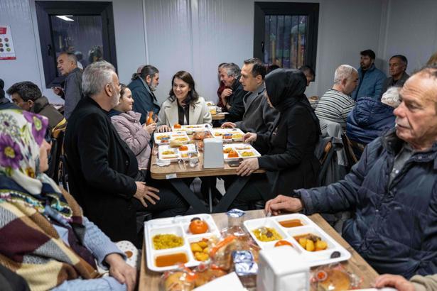 Başkan Eşki, iftarını Kızılay Mahallesi sakinleriyle yaptı