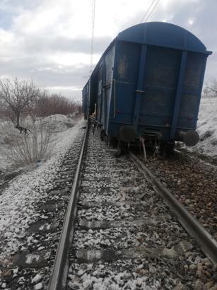 Kayseri’de yük treninin vagonu raydan çıktı