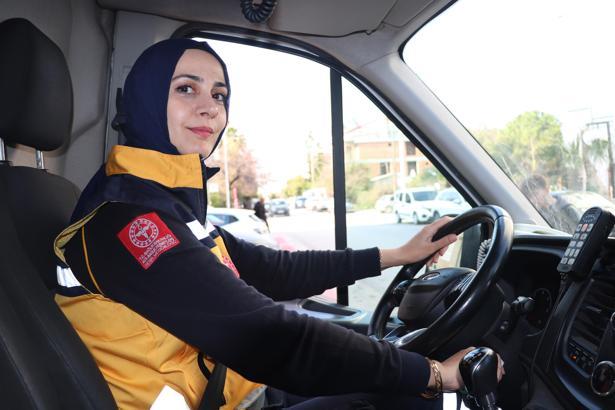 Ambulans şoförü Gülser: Direksiyonda saniyelerle yarışıyoruz