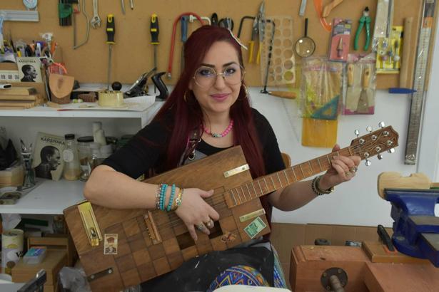 Türkiye’nin ilk diplomalı kadın kanun ustası: Gurur duyuyorum