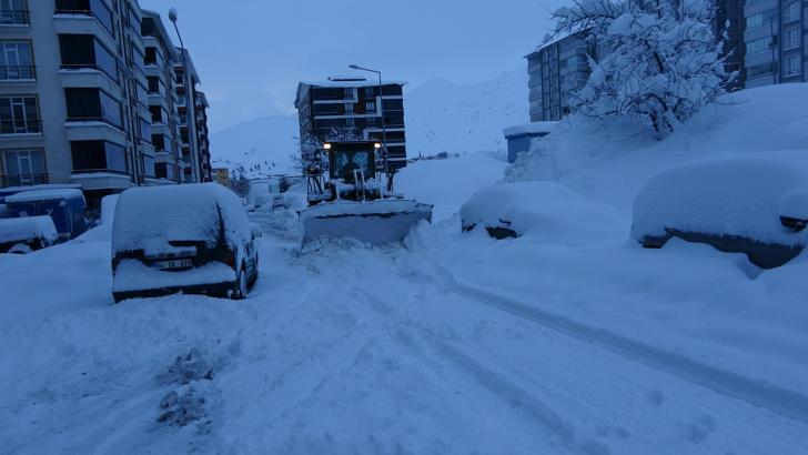 Bitlis kara gömüldü; 300 köy ve mezra yolu ulaşıma kapandı