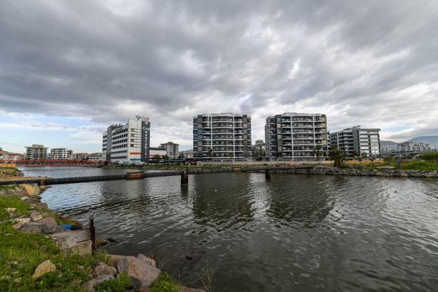 Çiğli’de, trafik yükünü azaltacak taşıt köprüsünün yapımına başlandı