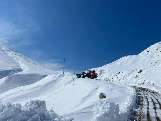 Batman'da 426 kilometrelik yol ağı kardan kapandı
