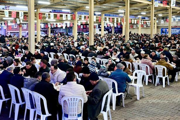 Manisa'da iftar sofrası bu kez Kırkağaç'ta kuruldu