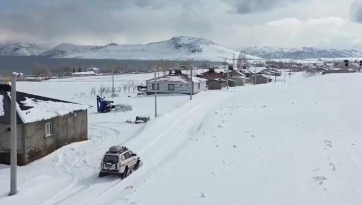Bitlis'te ekipler, hasta kadın için seferber oldu
