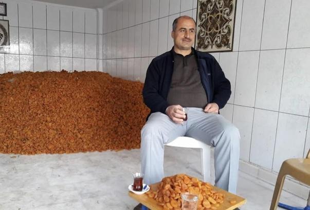 Tartıştığı oğlu tarafından bıçaklanarak öldürüldü