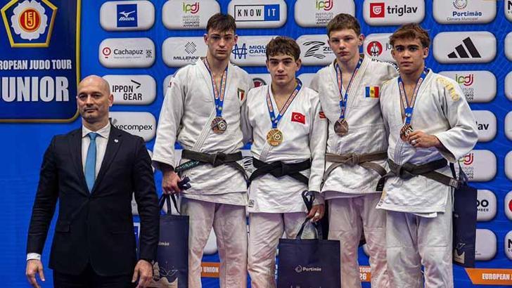 Mustafa Berat Şimşek, Portekiz’de Avrupa Şampiyonu oldu