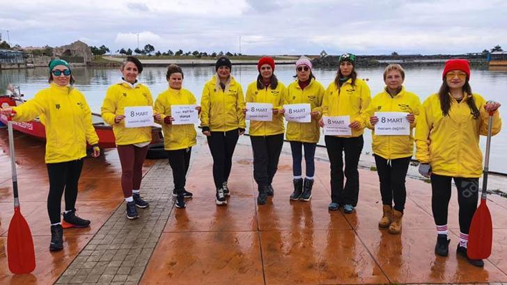 Kuzeyin Kraliçeleri, 8 Mart’ta Karadeniz’in buz gibi sularına kürek çekti
