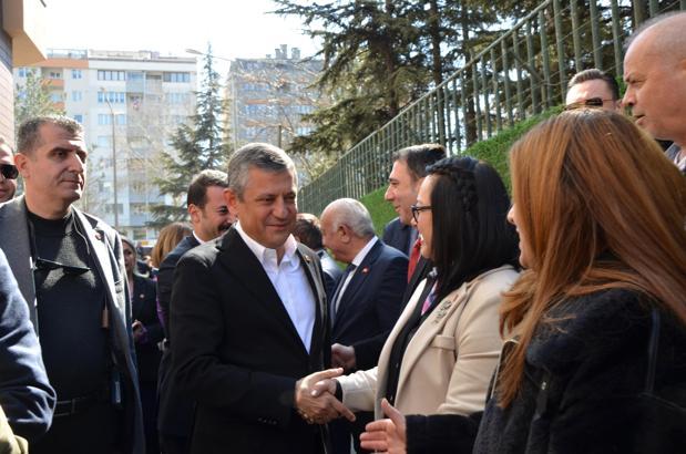 Özgür Özel, Eskişehir CHP İl Başkanlığını ziyaret etti