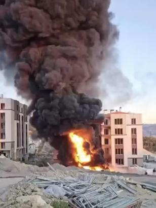 Hatay'da inşaat malzemelerinin bulunduğu alanda yangın