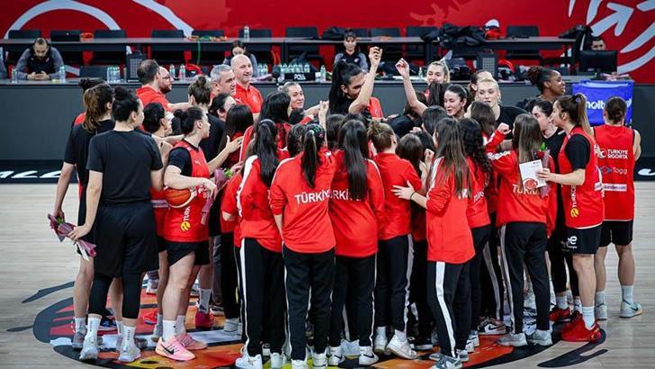 A Milli Kadın Basketbol Takımı'na '8 Mart Dünya Kadınlar Günü' sürprizi