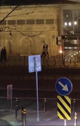 Tophane Çeşmesi'ne ateş yakarak zarar veren şüpheli kamerada: Tarihi eser olduğunu bilmiyordum