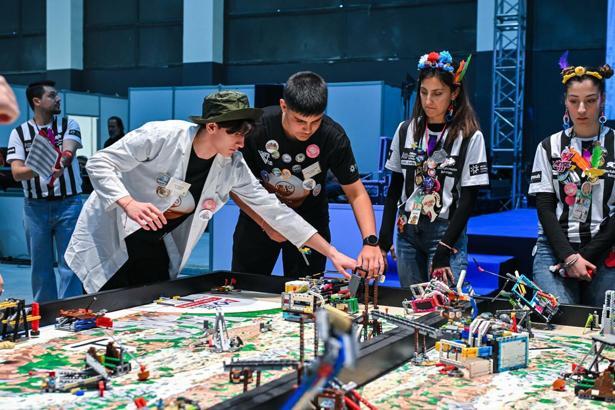 Türkiye'nin bilim kahramanları Fuar İzmir'de yarıştı