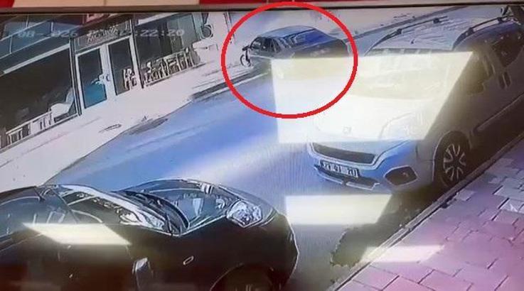 Otomobilin mobilya mağazasına girdiği kaza kamerada