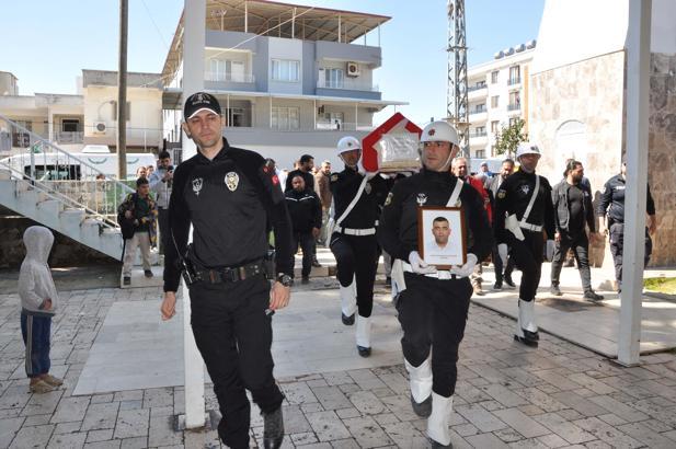 Geçirdiği trafik kazasında yaralanan  polis memuru 7 aylık yaşam mücadelesini kaybetti