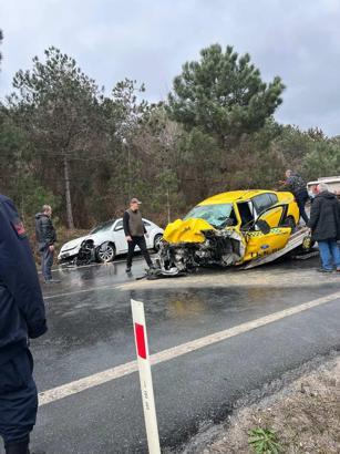 Sarıyer’de sollama yapan taksiyle yolcu minibüsü çarpıştı: 1 ölü 4 yaralı