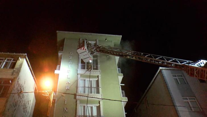 İstanbul - Ümraniye'de 5 katlı binada çıkan yangın söndürüldü