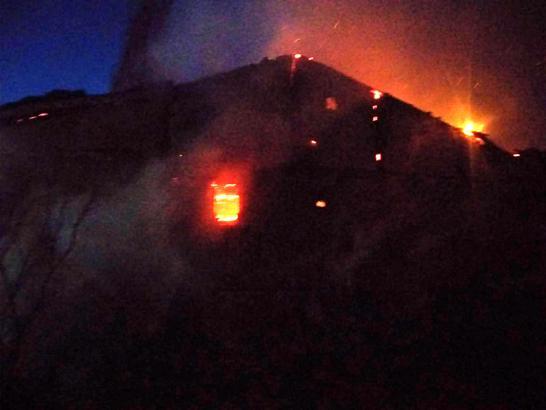 Yalnız yaşayan kadının evi yandı