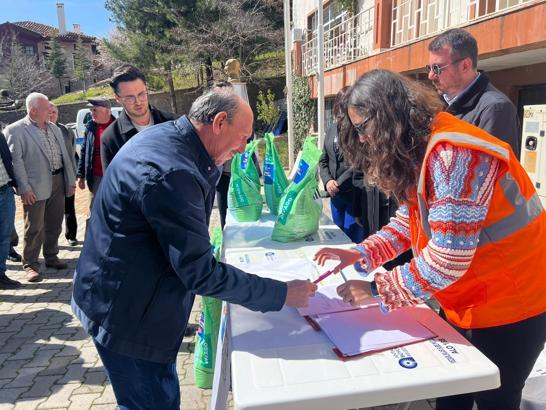 Aksekili üreticilere bordo bulamacı hibesi