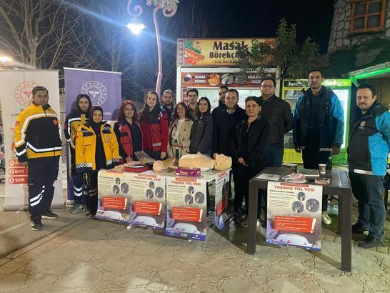Sağlık ekipleri vatandaşlara ilkyardımın önemini anlattı