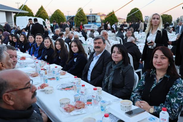 Başkan Yıldız, çalışma arkadaşlarıyla iftar sofrasında buluştu