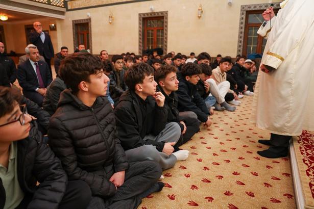 Rizeli öğrenciler cemaati az olan camileri dolduruyor