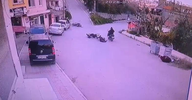 Motosikletler çarpıştı; 3 yaralı