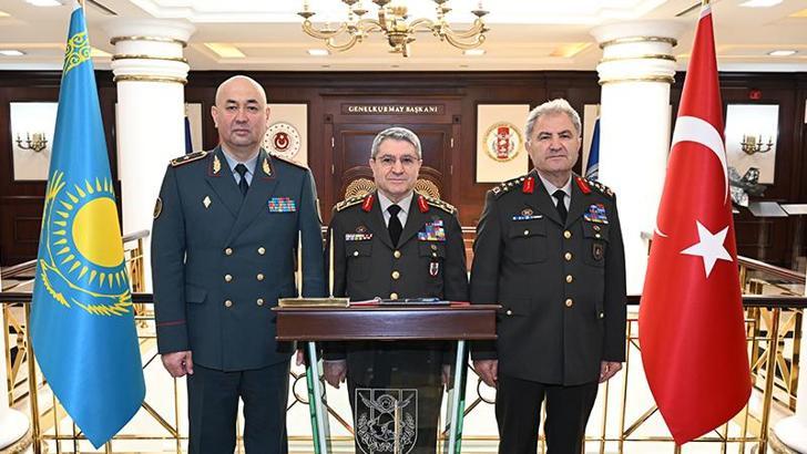 Orgeneral Bayraktaroğlu, Kazakistan Kara Kuvvetleri Komutanını kabul etti