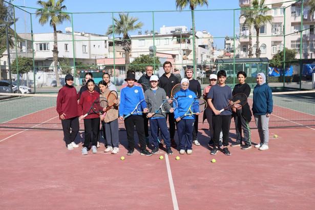 Tenisin genç yetenekleri Akdeniz' de yetişiyor