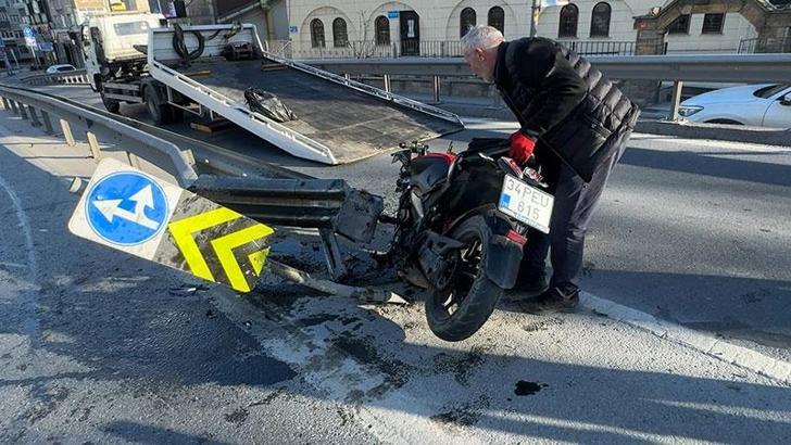 Avcılar’da bariyere çarpan motosiklet sürücüsü ağır yaralandı