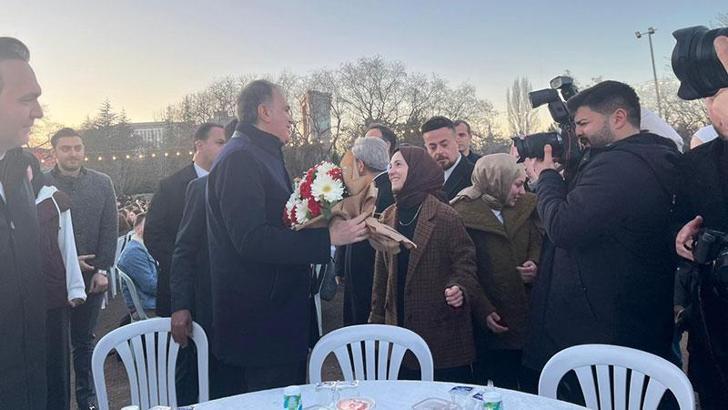 Ömer Çelik, öğrencilerle iftarda buluştu