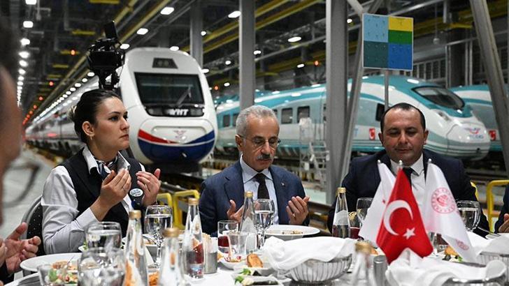 Bakan Uraloğlu: Bayramı tatili boyunca trenlerimizde 8 bin 898 kişilik ek kapasite oluşturduk