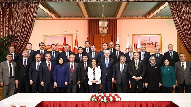 Kurtulmuş, ‘Terörsüz Türkiye’ komisyonu üyeleriyle iftarda bir araya geldi