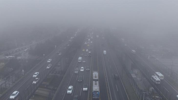 Haliç'te etkili olan sis havadan görüntülendi