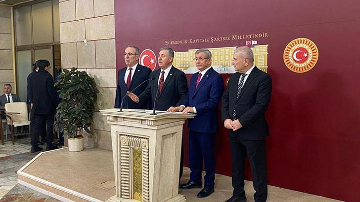 Davutoğlu: Türkiye ara bulucu girişimlerini artırmalıdır